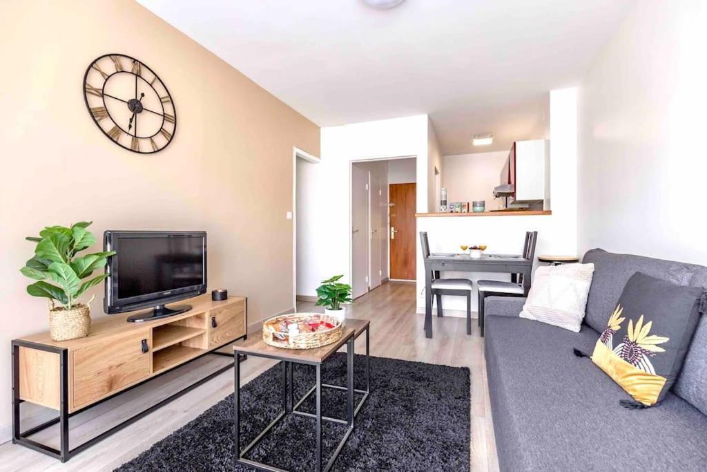 Appartement Avec Parking Et Terrasse Metro 7 Et Paris Villejuif Exteriör bild