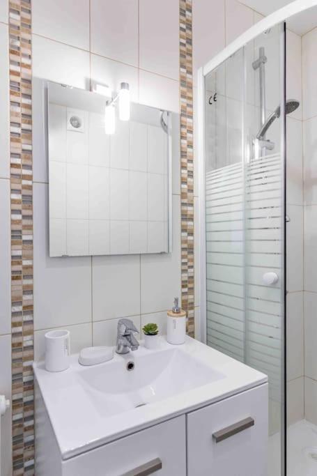 Appartement Avec Parking Et Terrasse Metro 7 Et Paris Villejuif Exteriör bild